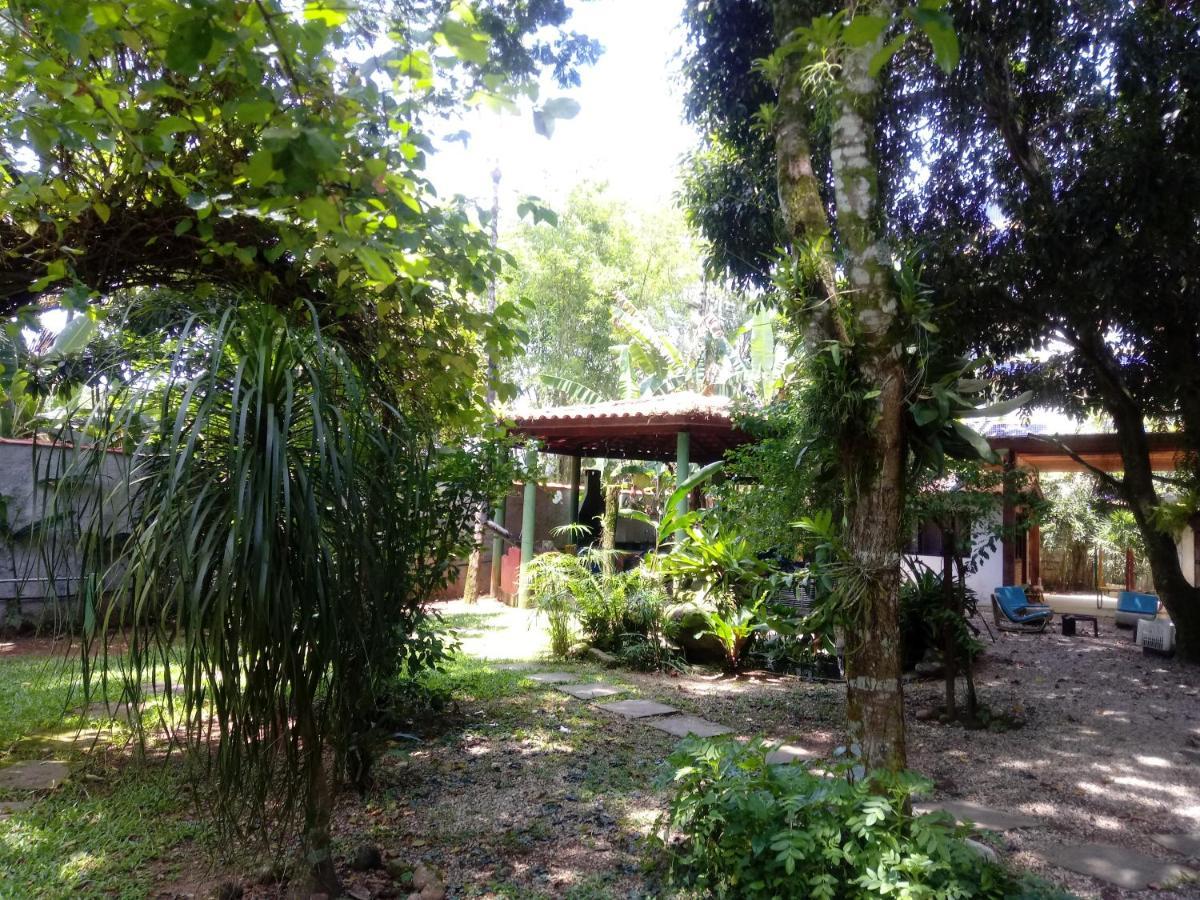 Lindas suítes a uma quadra da praia e centro Ubatuba Exterior foto